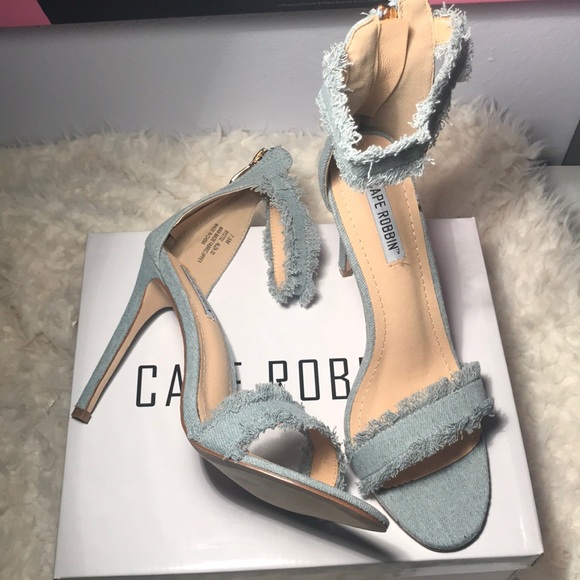 HOST PICK ⚡️Distressed Jean Heels - Picture 2 of 8